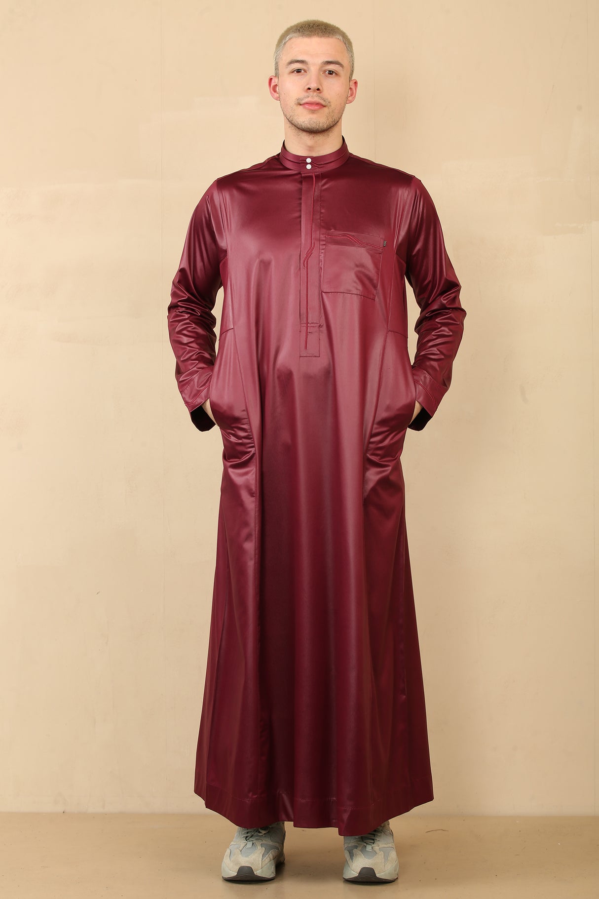 Men's Saudi Embroidered Shiny Zipper Jubba (Maroon)