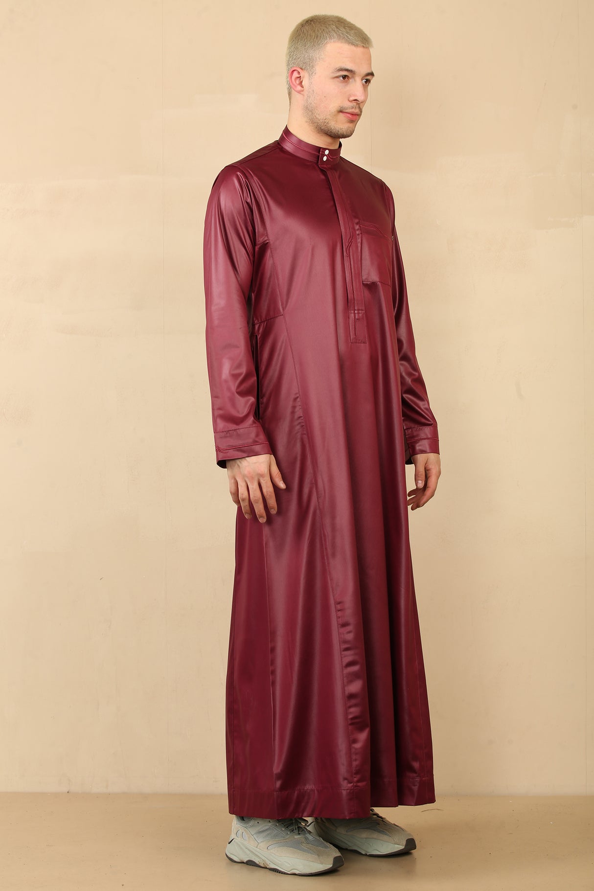 Men's Saudi Embroidered Shiny Zipper Jubba (Maroon)