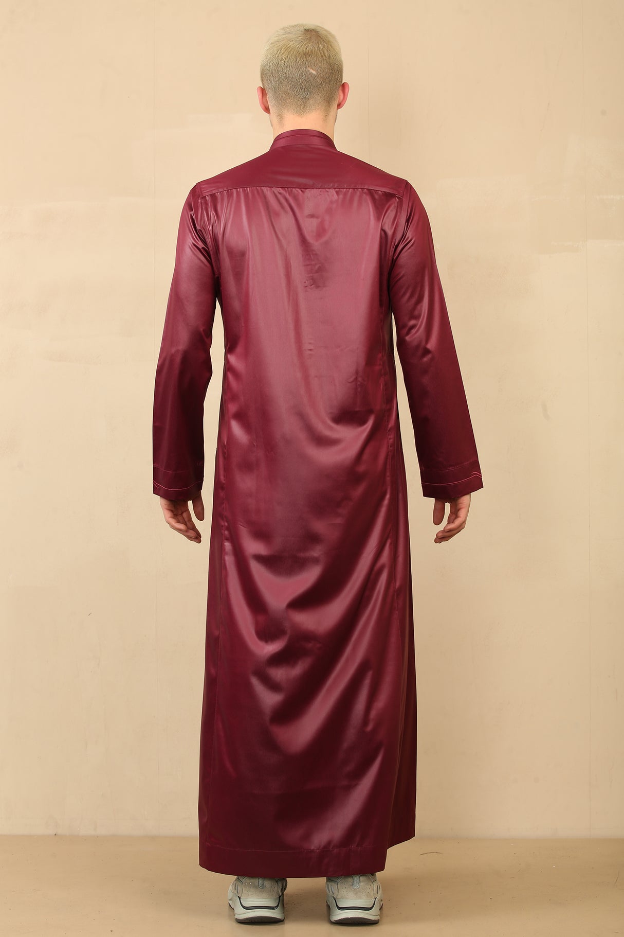 Men's Saudi Embroidered Shiny Zipper Jubba (Maroon)