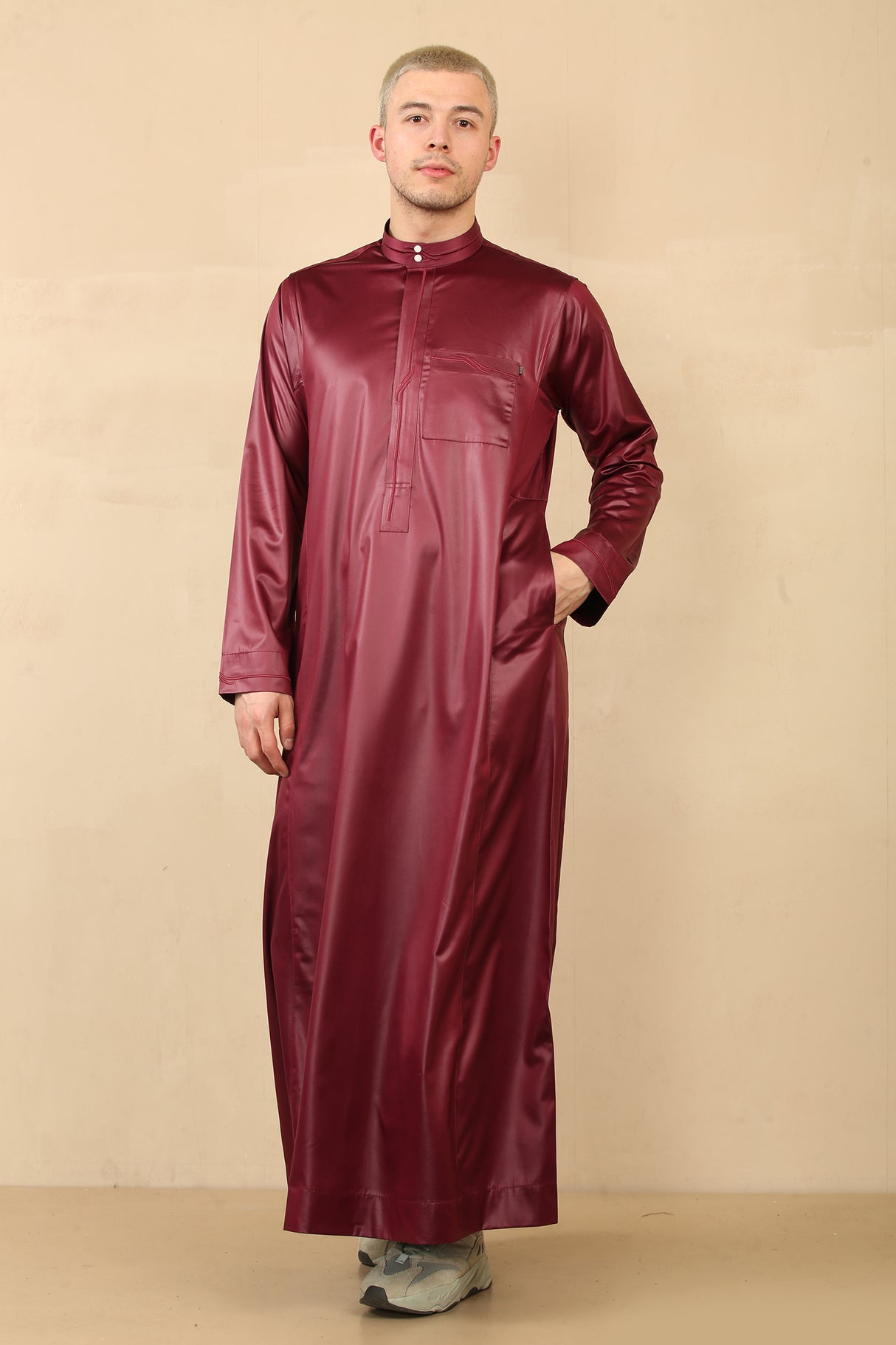 Men's Saudi Embroidered Shiny Zipper Jubba (Maroon)