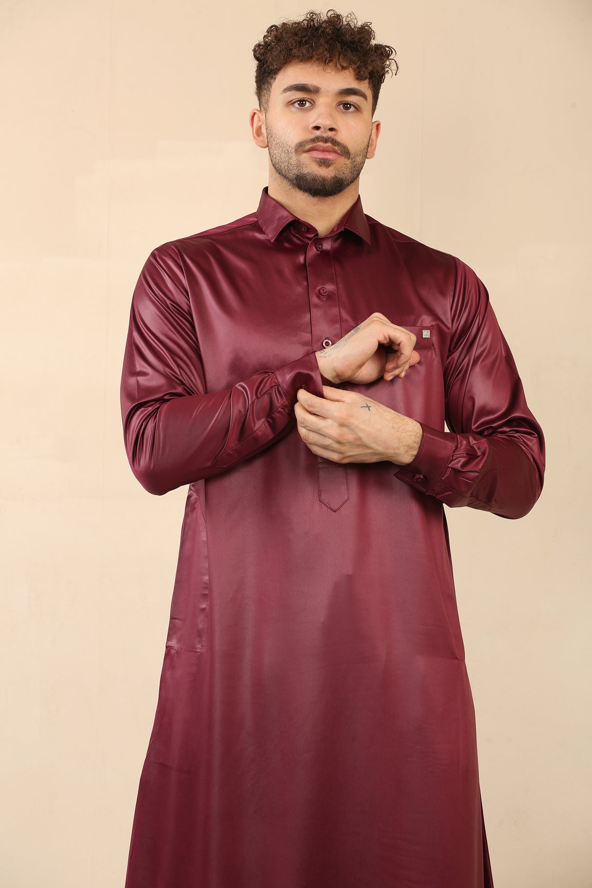 Men's Saudi Shirt Collar Cuffed Shiny Jubba (Maroon)