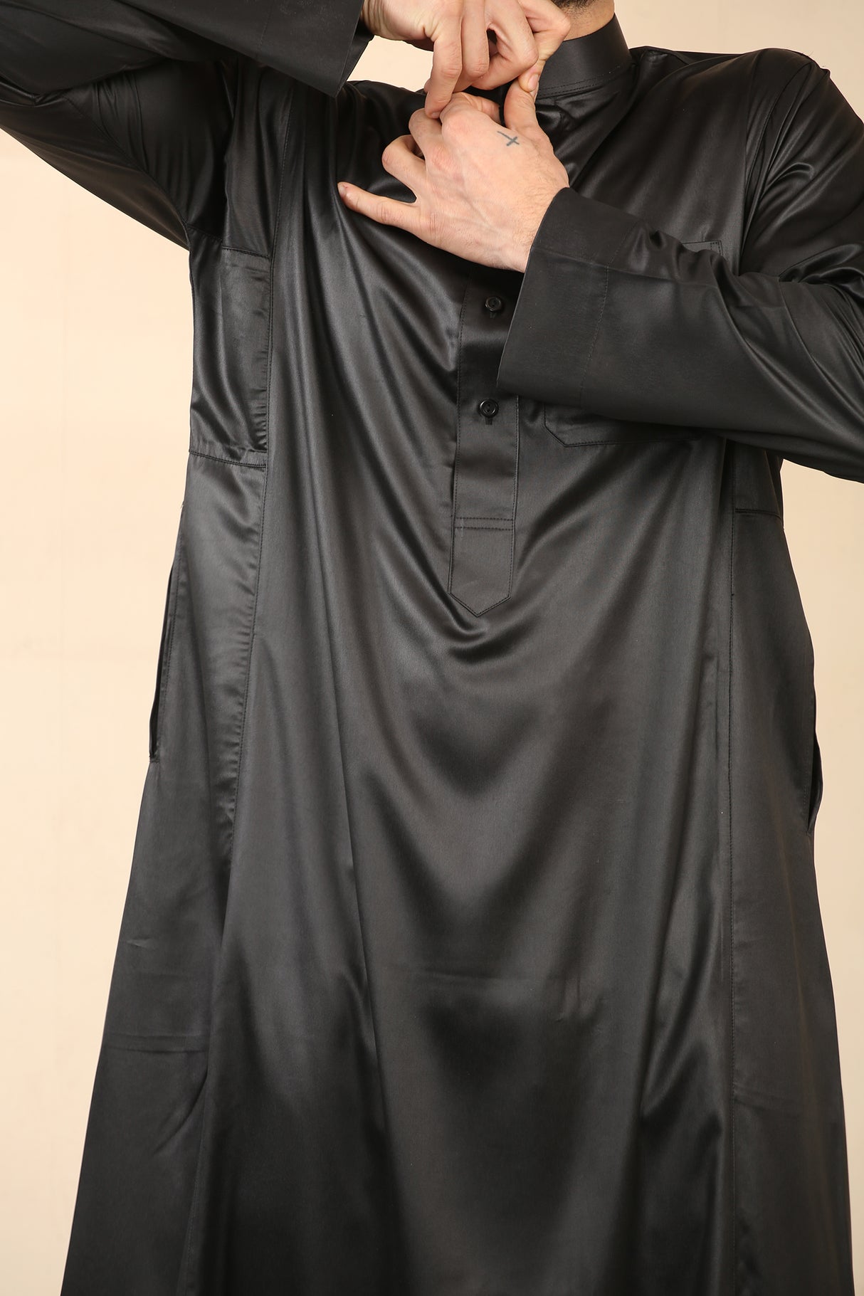 Men's Saudi Classic Shiny Jubba (Black)