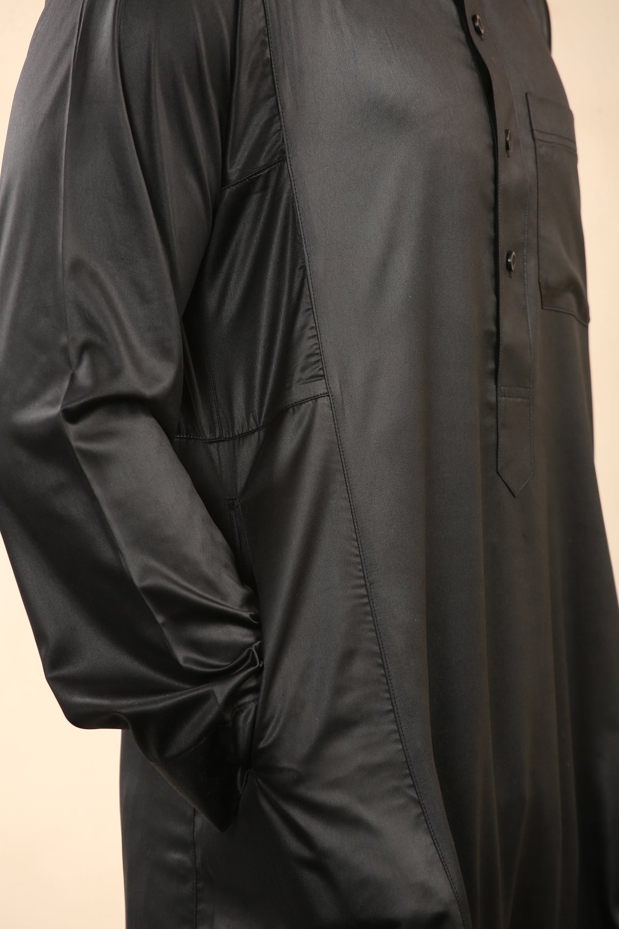 Men's Saudi Classic Shiny Jubba (Black)