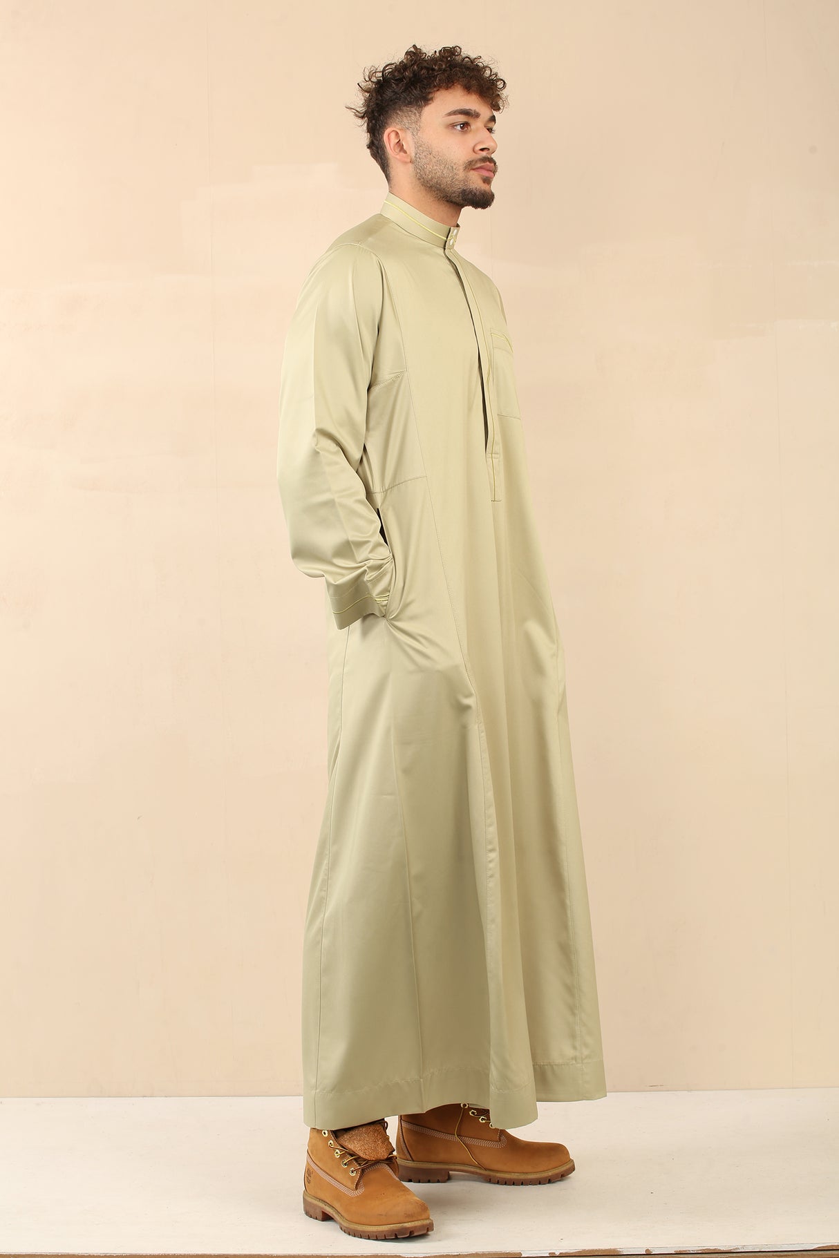 Men's Saudi Embroidered Shiny Zipper Jubba (Golden Green)