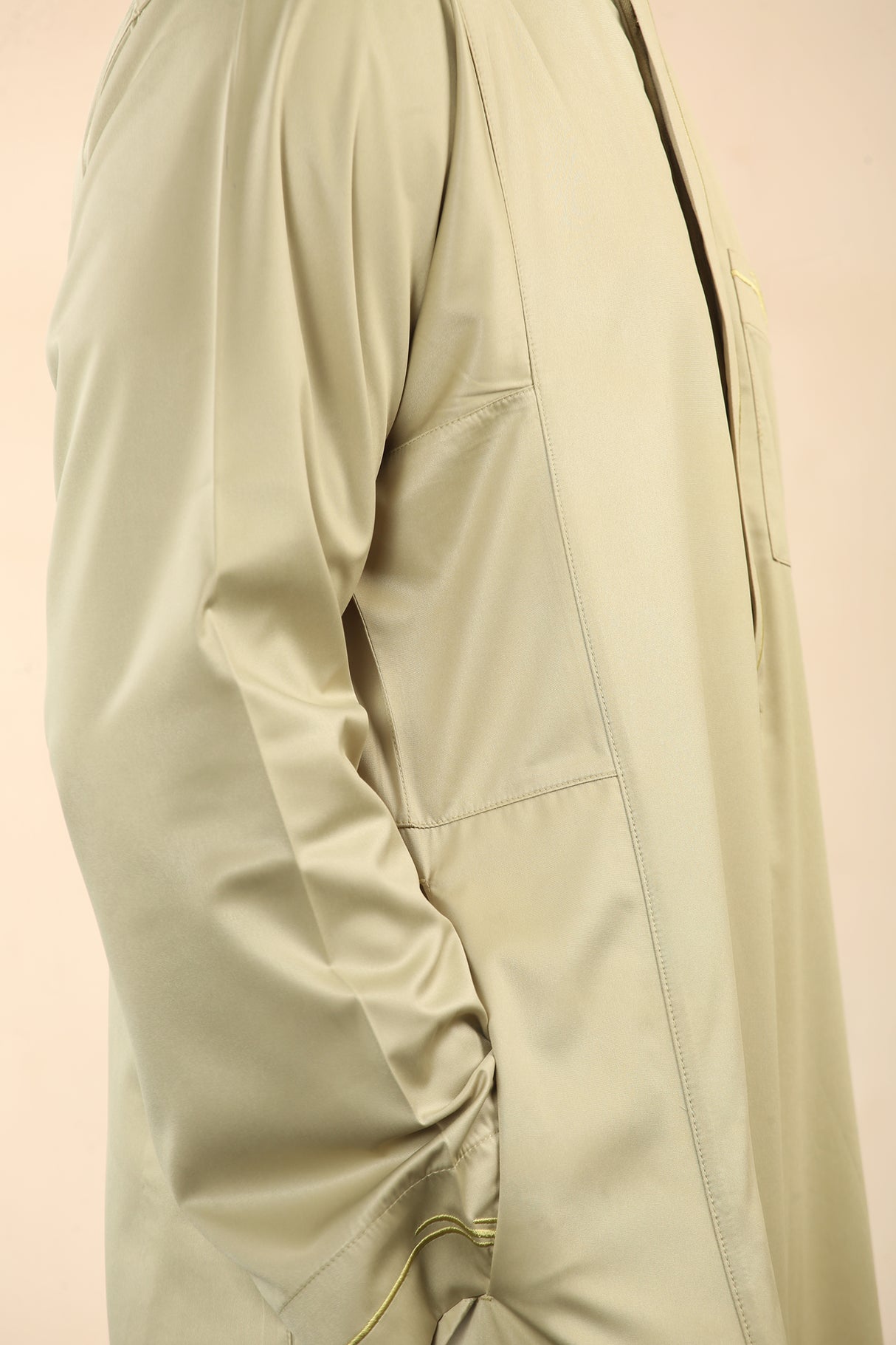 Men's Saudi Embroidered Shiny Zipper Jubba (Golden Green)