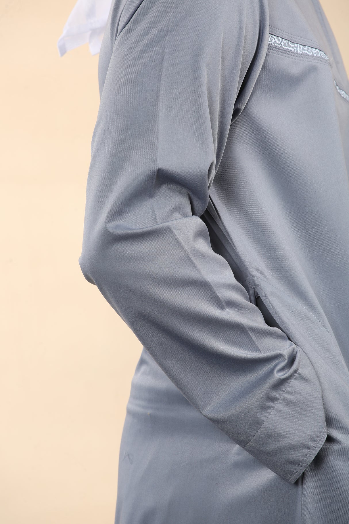 Men's Emirati Embroidered Cotton Zipper Jubba (Light Grey)