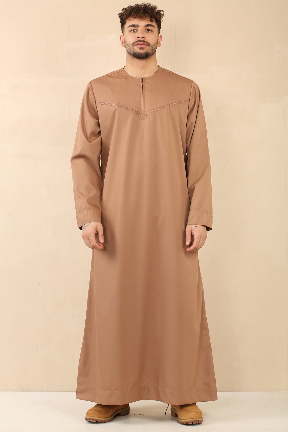 Men's Emirati Embroidered Cotton Zipper Jubba (Caramel)