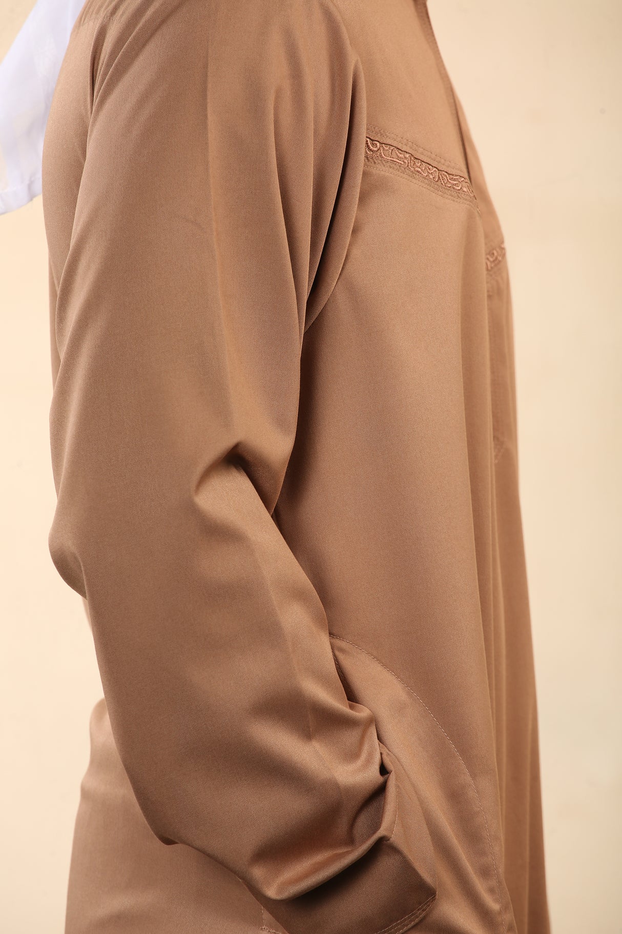 Men's Emirati Embroidered Cotton Zipper Jubba (Caramel)
