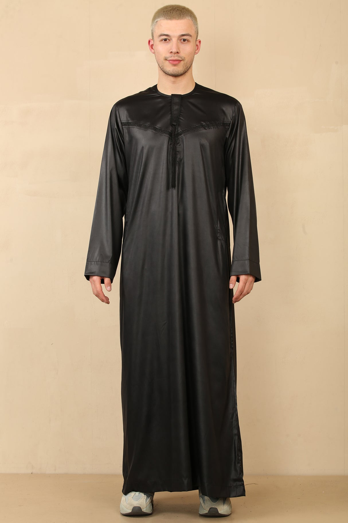 Men's Emirati Embroidered Shiny Tassel Jubba (Black)