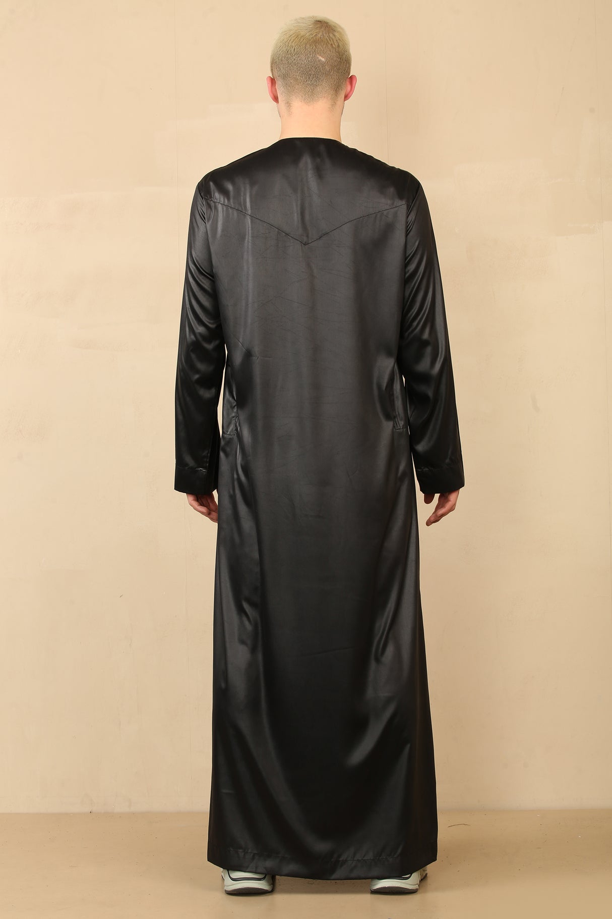 Men's Emirati Embroidered Shiny Tassel Jubba (Black)