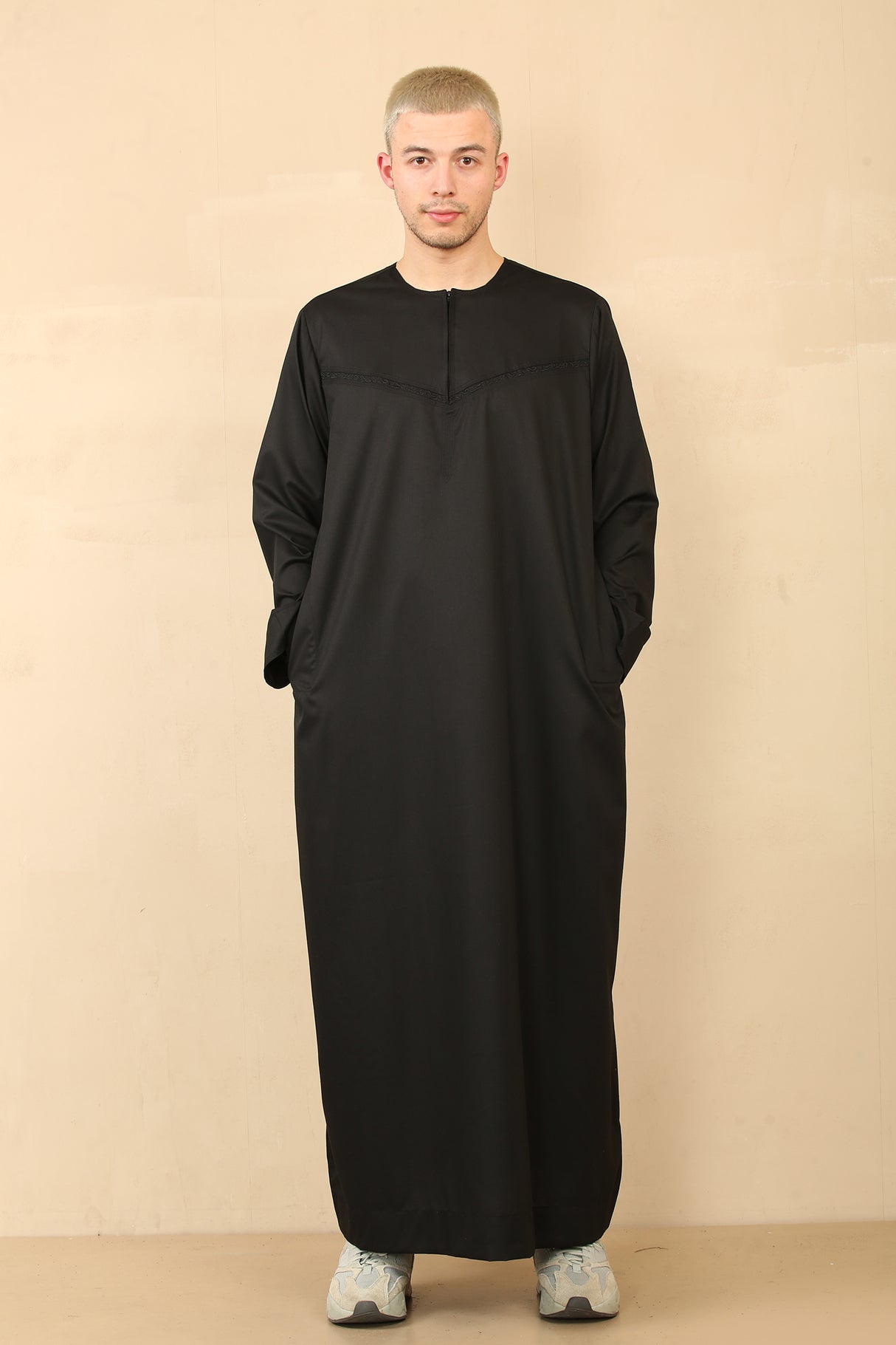 Men's Emirati Embroidered Cotton Zipper Jubba (Black)