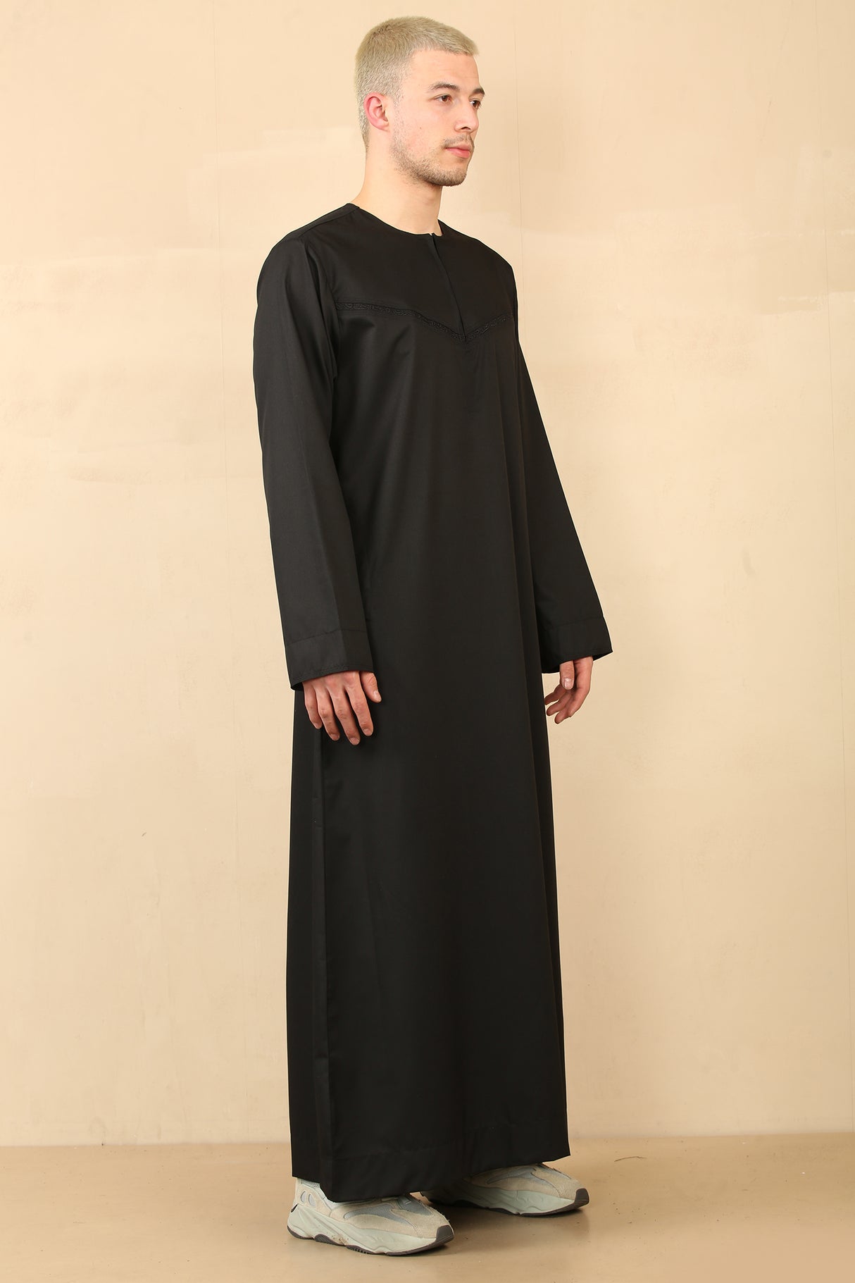 Men's Emirati Embroidered Cotton Zipper Jubba (Black)