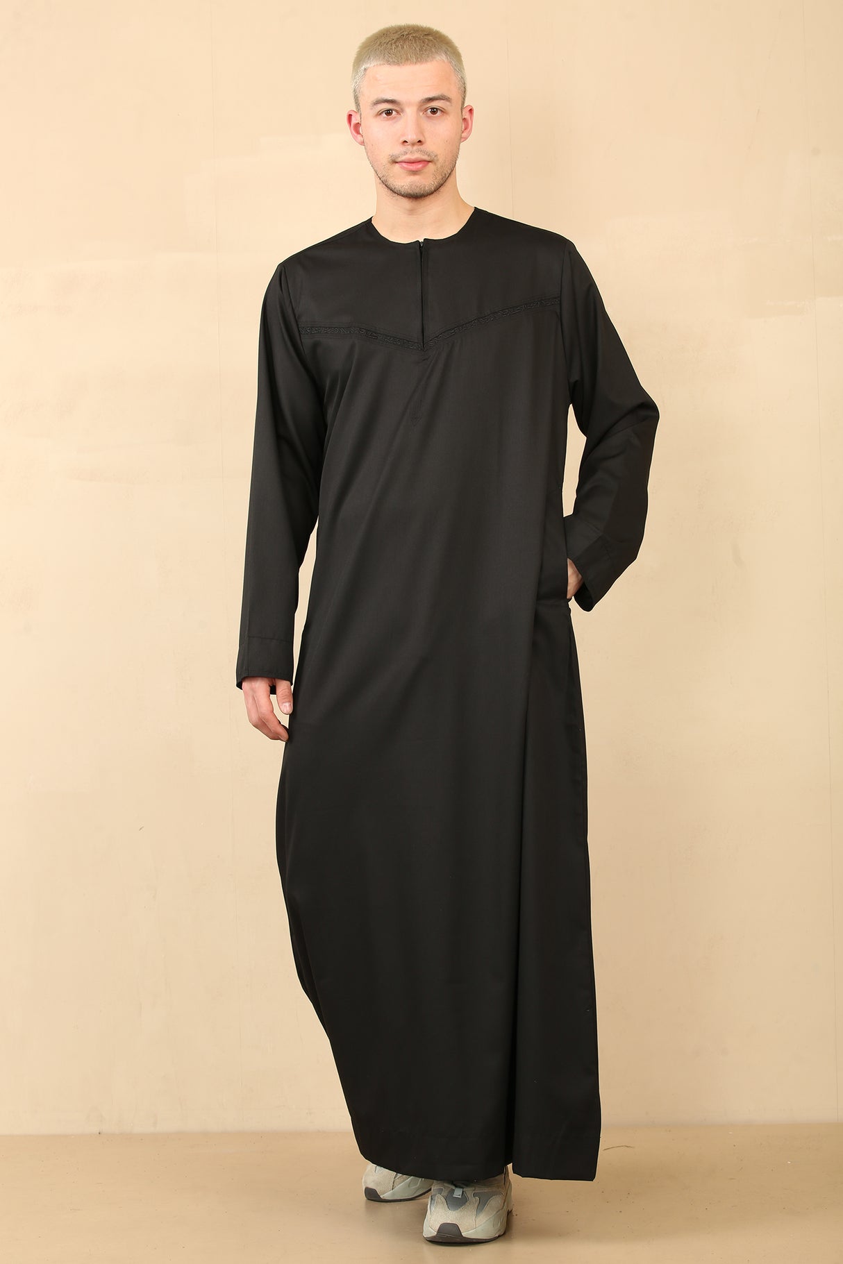Men's Emirati Embroidered Cotton Zipper Jubba (Black)