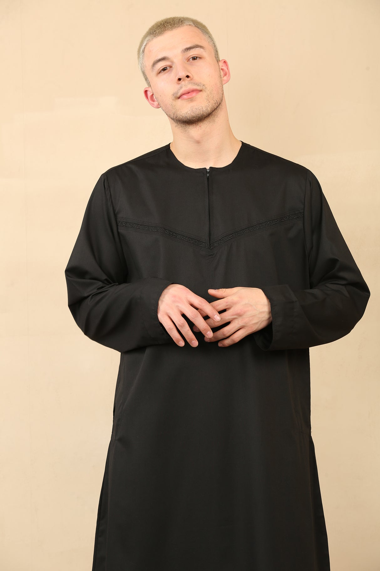 Men's Emirati Embroidered Cotton Zipper Jubba (Black)
